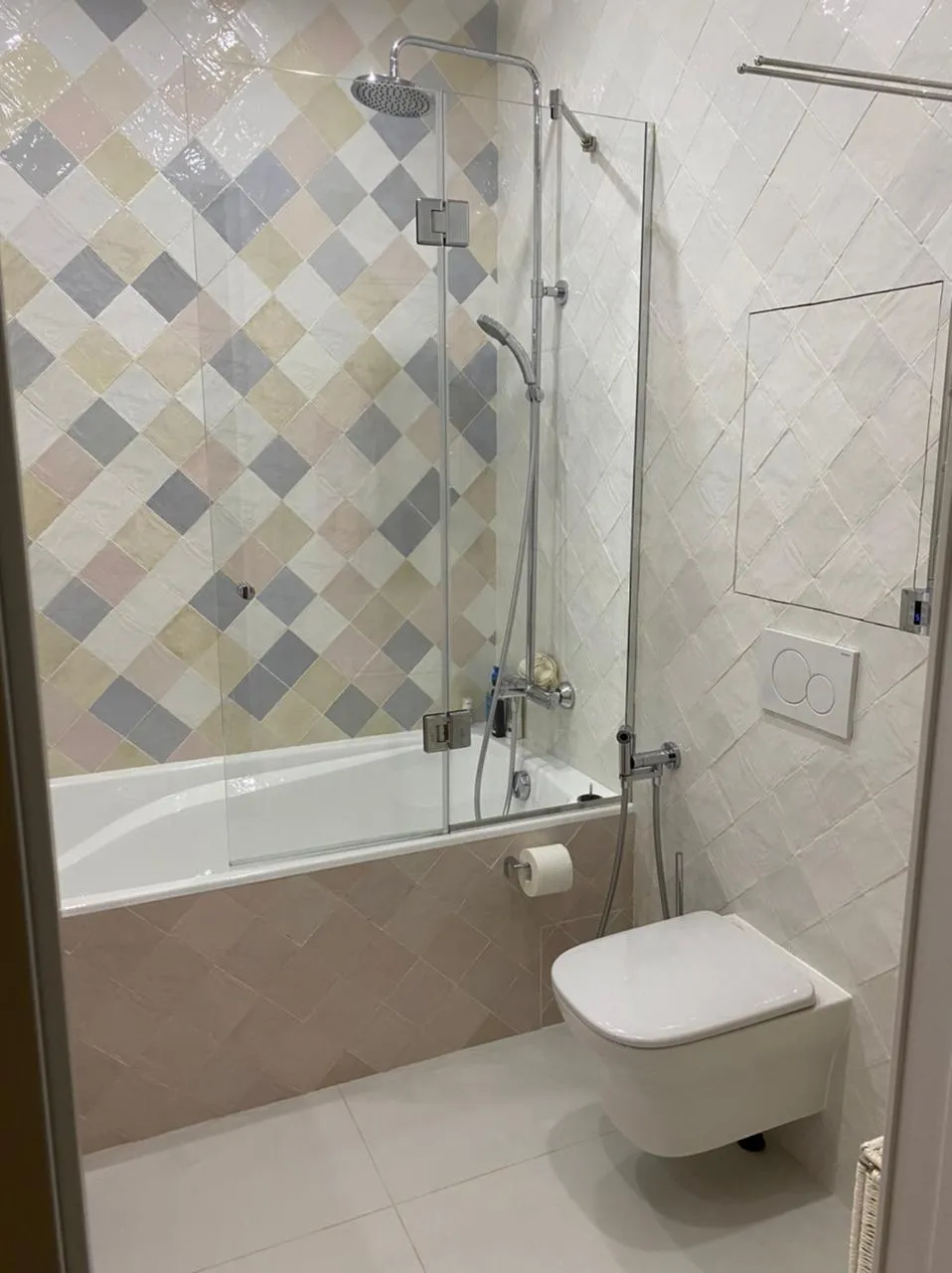 La Riviera Equipe — 18